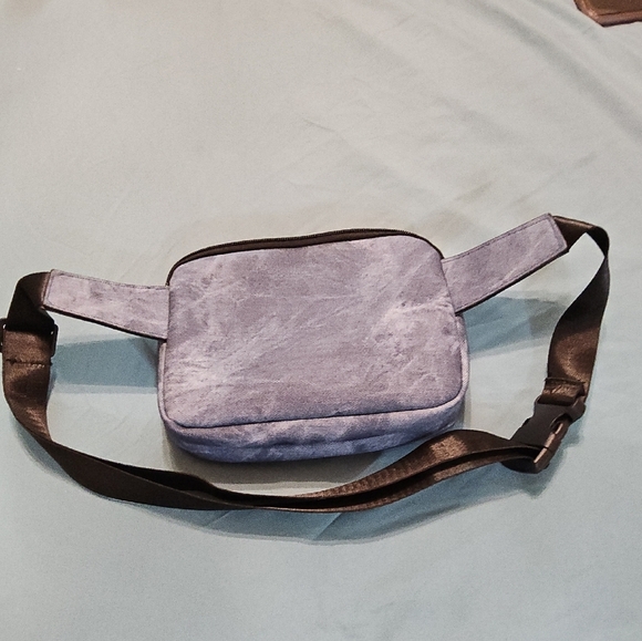 Blue Belt Bag with Adjustable Strap and Zipper Closure - Picture 3 of 3